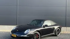 Zwart, metallic lak Gebruikt 2006 Porsche 911 Carrera 4S Sport Coupé | € 64.950 (Eerlijke prijs)