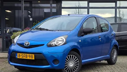 Blauw Gebruikt 2013 Toyota Aygo Hatchback | € 5.750 (Eerlijke prijs)