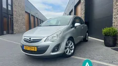 Grijs, metallic lak Gebruikt 2012 Opel Corsa Color Edition Hatchback | € 1.675 (Eerlijke prijs)