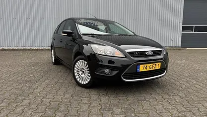 Zwart (metallic) Gebruikt 2008 Ford Focus Titanium Hatchback | € 3.495 (Eerlijke prijs)