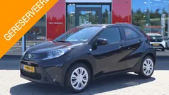 Zwart Gebruikt 2023 Toyota Aygo X-play Hatchback | € 19.400 (Goede deal)