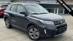 Zwart Gebruikt 2024 Suzuki Vitara SUV | € 29.750 (Eerlijke prijs)