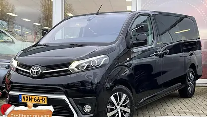 Diamond black metallic (zwart metallic) Gebruikt 2023 Toyota Proace Verso Stationwagen | € 37.900 (Eerlijke prijs)