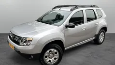 Grijs, metallic lak Gebruikt 2014 Dacia Duster Lauréate SUV | € 8.950 (Eerlijke prijs)