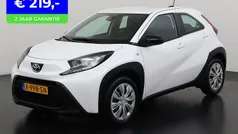 Wit Gebruikt 2024 Toyota Aygo Play Hatchback | € 17.895 (Eerlijke prijs)