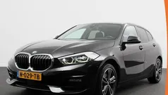 Zwart Gebruikt 2022 BMW 118 Sport Line Hatchback | € 24.890 (Eerlijke prijs)