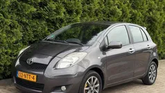 Grijs, metallic lak Gebruikt 2010 Toyota Yaris Hatchback | € 4.890 (Eerlijke prijs)
