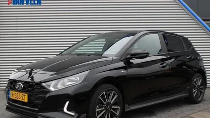 Phantom black (zwart metallic) Gebruikt 2023 Hyundai i20 N Line Hatchback | € 21.945 (Eerlijke prijs)