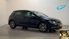 Blauw Gebruikt 2019 VW Golf VII Highline Hatchback | € 18.900 (Goede deal)