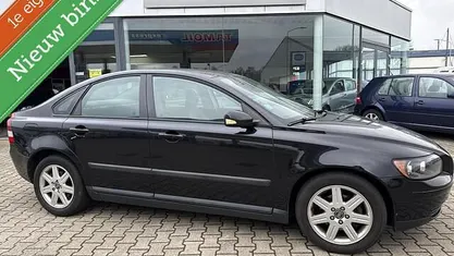 Zwart Gebruikt 2005 Volvo S40 Momentum Sedan | € 2.995 (Eerlijke prijs)