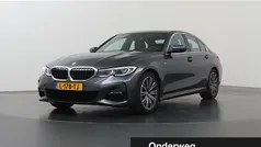 Grijs Gebruikt 2021 BMW 320 M Sport Sedan | € 34.830 (Eerlijke prijs)