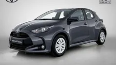 Grijs Gebruikt 2024 Toyota Yaris Hybrid Active Hatchback | € 23.745 (Eerlijke prijs)