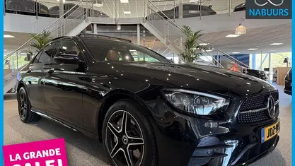 Zwart Gebruikt 2020 Mercedes E300 AMG Sedan | € 46.750 (Eerlijke prijs)