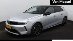 Grijs, metallic lak Gebruikt 2023 Opel Astra Business Hatchback | € 21.940 (Eerlijke prijs)