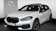 Wit Gebruikt 2024 BMW 118 Sport Line Hatchback | € 34.895 (Goede deal)