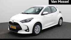 Wit Gebruikt 2022 Toyota Yaris Hybrid Active Hatchback | € 20.400 (Eerlijke prijs)