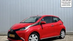 Rood Gebruikt 2015 Toyota Aygo X-play Hatchback | € 4.400 (Goede deal)