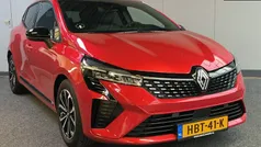 Rood Gebruikt 2023 Renault Clio V Techno Hatchback | € 19.950 (Eerlijke prijs)