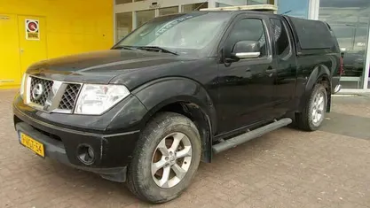Zwartzwart Gebruikt 2010 Nissan Navara Pickup | € 5.950 (Eerlijke prijs)