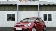 Rood Gebruikt 2013 Kia Rio Plus Hatchback | € 5.495 (Eerlijke prijs)