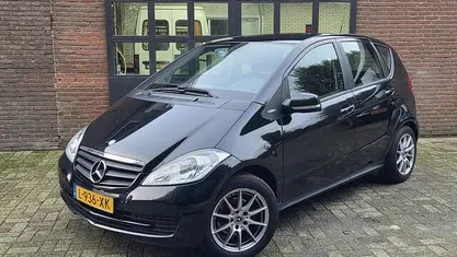 Zwart (metallic) Gebruikt 2010 Mercedes A160 Classic MPV | € 2.849 (Eerlijke prijs)