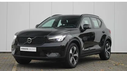 Zwart Gebruikt 2025 Volvo XC40 Plus SUV | € 43.950 (Eerlijke prijs)