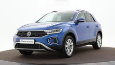 Blauw Gebruikt 2024 VW T-Roc Edition SUV | € 30.940 (Goede deal)
