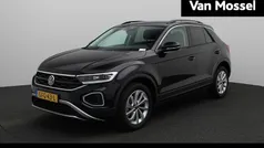 Zwart Gebruikt 2024 VW T-Roc Edition SUV | € 29.400 (Eerlijke prijs)