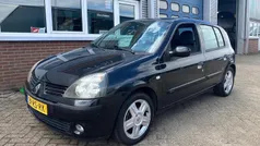 Hatchback Gebruikt 2005 Renault Clio II Hatchback | € 1.750 (Eerlijke prijs)