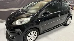 Zwart Gebruikt 2012 Peugeot 107 Active Hatchback | € 2.380 (Eerlijke prijs)