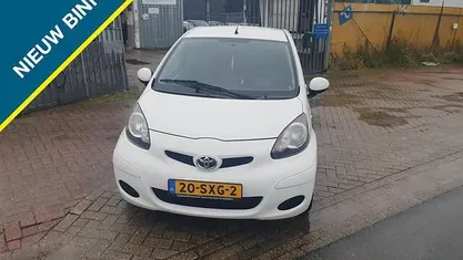 Wit Gebruikt 2011 Toyota Aygo Hatchback | € 2.950 (Eerlijke prijs)