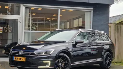 Occasion VW Passat Highline 157 PK (115 kW) 2015 Zwart, metallic lak Stationwagen