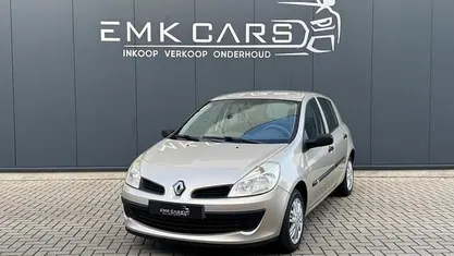Beige Gebruikt 2007 Renault Clio II Dynamique Hatchback | € 1.749 (Eerlijke prijs)