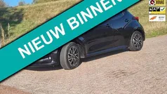 Zwart Gebruikt 2023 Toyota Yaris Hatchback | € 22.950 (Eerlijke prijs)