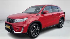 Rood Gebruikt 2022 Suzuki Vitara Style SUV | € 21.450 (Eerlijke prijs)