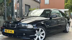 Zwart, metallic lak Gebruikt 2002 BMW 320 Cabriolet Executive Cabriolet | € 7.950 (Eerlijke prijs)