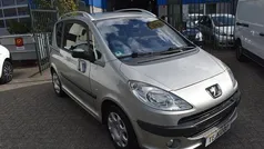 Grijs Gebruikt 2008 Peugeot 1007 Hatchback | € 1.950 (Eerlijke prijs)