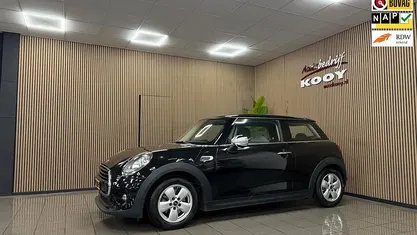 Zwart Gebruikt 2017 Mini Cooper Business Hatchback | € 14.270 (Eerlijke prijs)