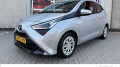 Grijs Gebruikt 2022 Toyota Aygo X-play Hatchback | € 13.790 (Goede deal)