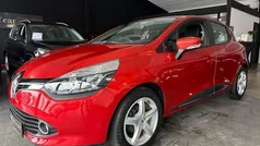 Rood Gebruikt 2016 Renault Clio IV Sedan | € 12.400 (Eerlijke prijs)