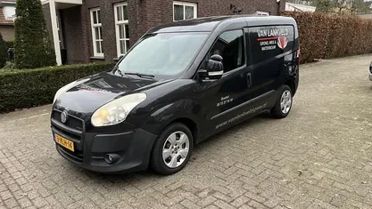 Zwart (metallic) Gebruikt 2011 Fiat Doblò MPV | € 1.950 (Eerlijke prijs)