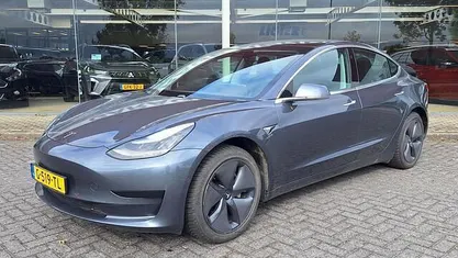 Gebruikt 2019 Tesla Model 3 Standard Range Sedan | € 16.845 (Eerlijke prijs)