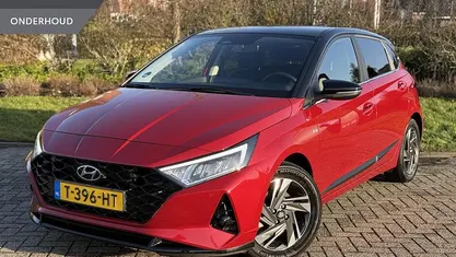 Rood Occasion 2023 Hyundai i20 Premium Hatchback | € 21.950 (Eerlijke prijs)