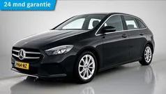 Donker kosmoszwart metaalkleur metallic Gebruikt 2020 Mercedes B180 Style MPV | € 24.445 (Eerlijke prijs)