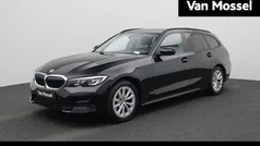 Gebruikt 2021 BMW 318 Executive Stationwagen | € 25.900 (Goede deal)