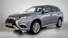 Grijs Gebruikt 2020 Mitsubishi Outlander P-HEV Intense SUV | € 23.945 (Eerlijke prijs)