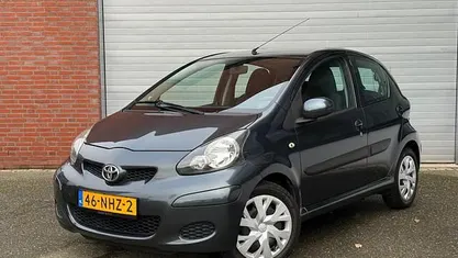 Occasion Toyota Aygo Comfort 68 PK (50 kW) 2010 Grijs (metallic) Hatchback