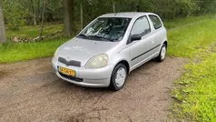 Grijs Gebruikt 2001 Toyota Yaris Hatchback | € 1.500 (Eerlijke prijs)