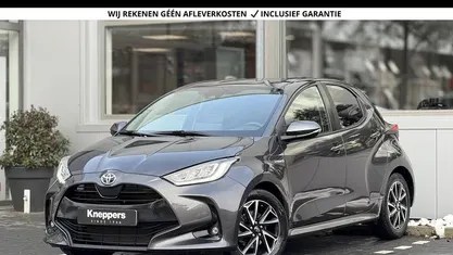 Grijs Gebruikt 2020 Toyota Yaris Hybrid Hatchback | € 19.900 (Eerlijke prijs)