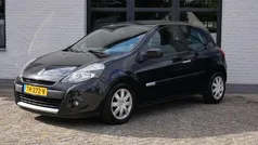 Zwart, metallic lak Gebruikt 2011 Renault Clio II Authentique Hatchback | € 1.850 (Eerlijke prijs)